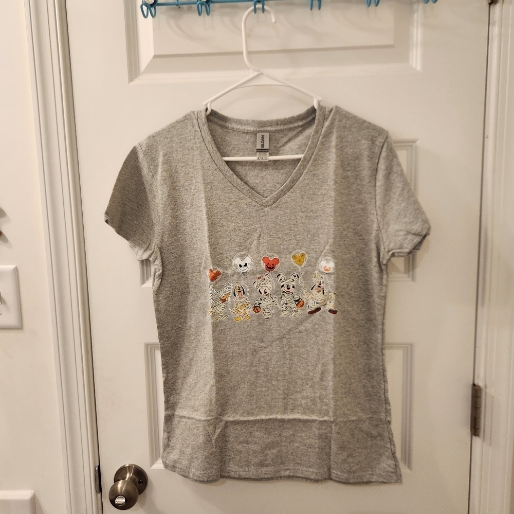 Womens Short Sleeve Grey V Neck Shirt Size M Mickey Minnie Halloween #E160
